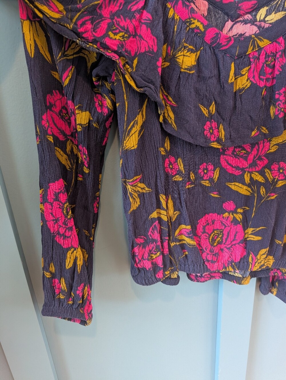 Express Cold Shoulder Top - Picture 6 of 6